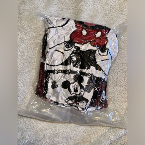 NIB Mickey Fleece Blanket - Picture 7 of 7